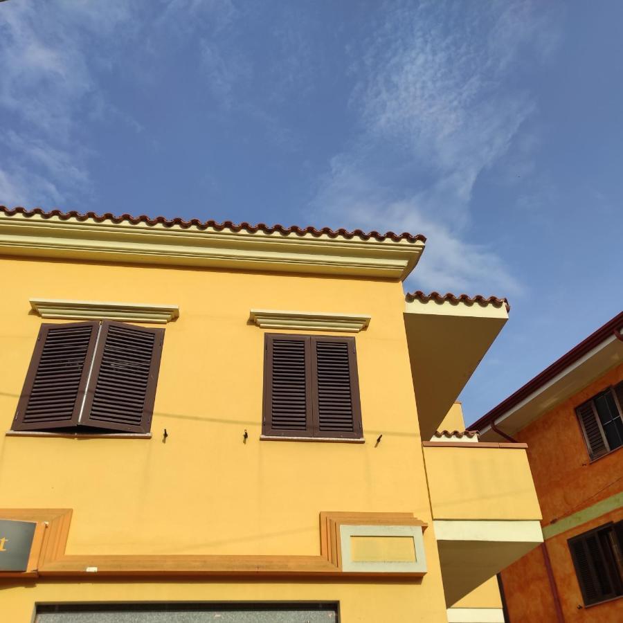 סיניסקולה Monolocale Yellow מראה חיצוני תמונה